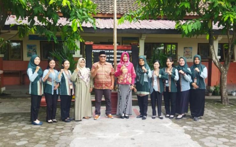 “Mengajar” Di SDN Karangdukuh, Kadarwati Ajak Murid: Jaga Pancasila, Prestasi Oke, Bullying No…