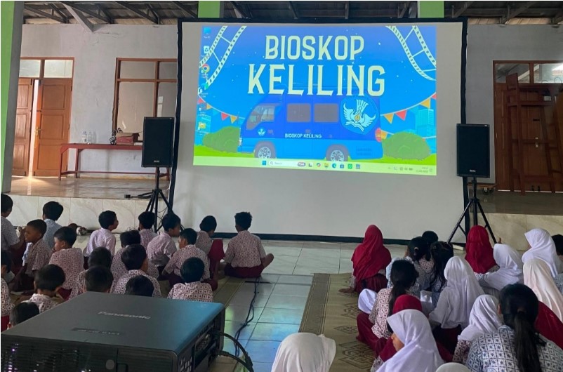 Kenalkan Potensi Daerah Dan Bangun Karakter Anak, Disbudporapar Klaten Gelar Bioskop Keliling Di SDN Karangdukuh